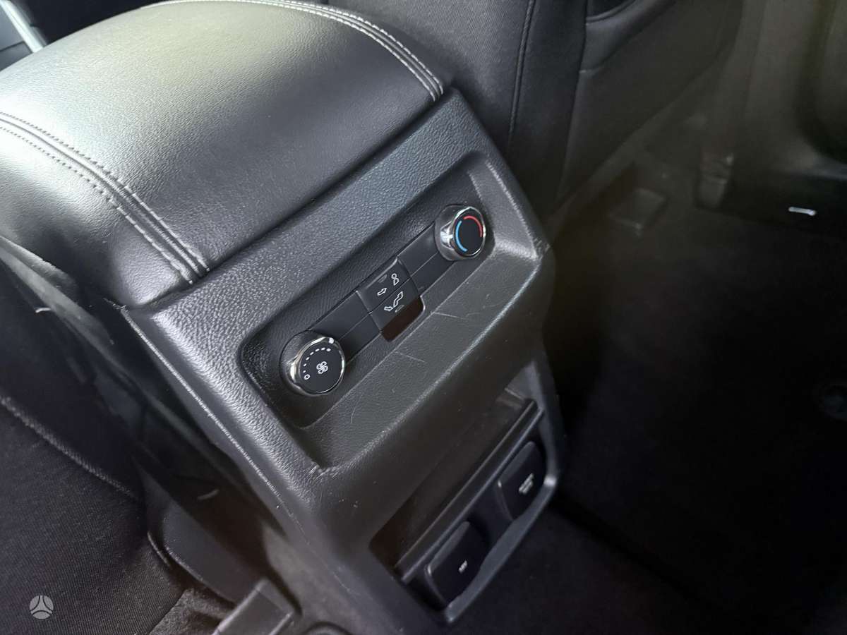 Ford Galaxy 2015 — фото 25