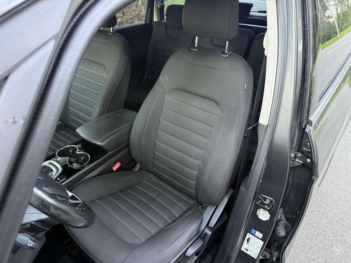 Ford Galaxy 2015 — фото 28