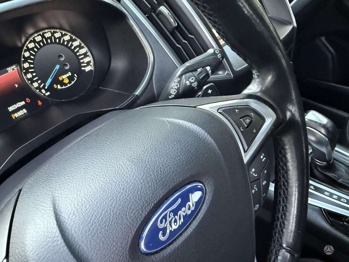 Ford Galaxy 2015 — фото 30