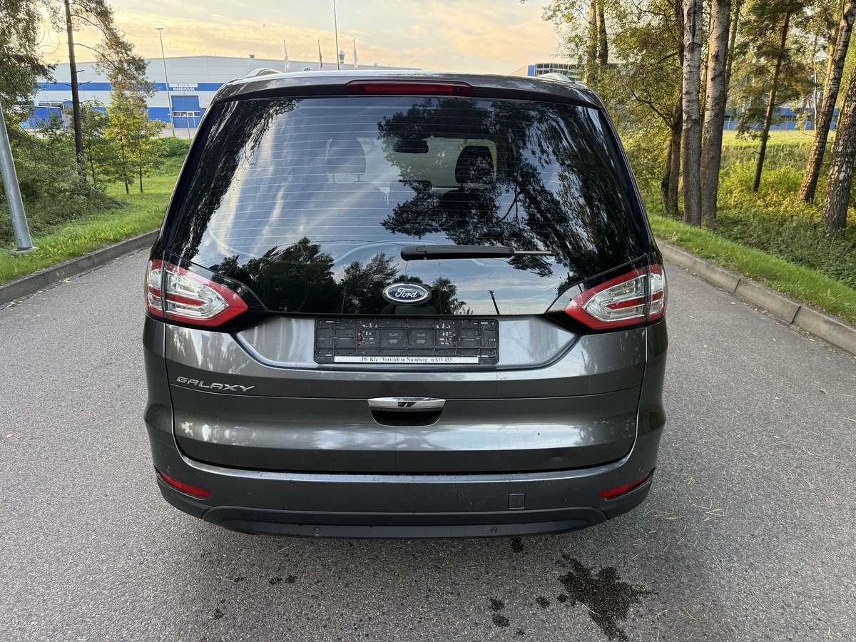 Ford Galaxy 2015 — фото 9