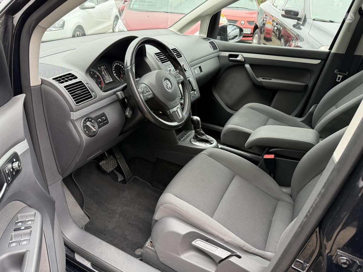 Volkswagen Touran 2012 — photo 12