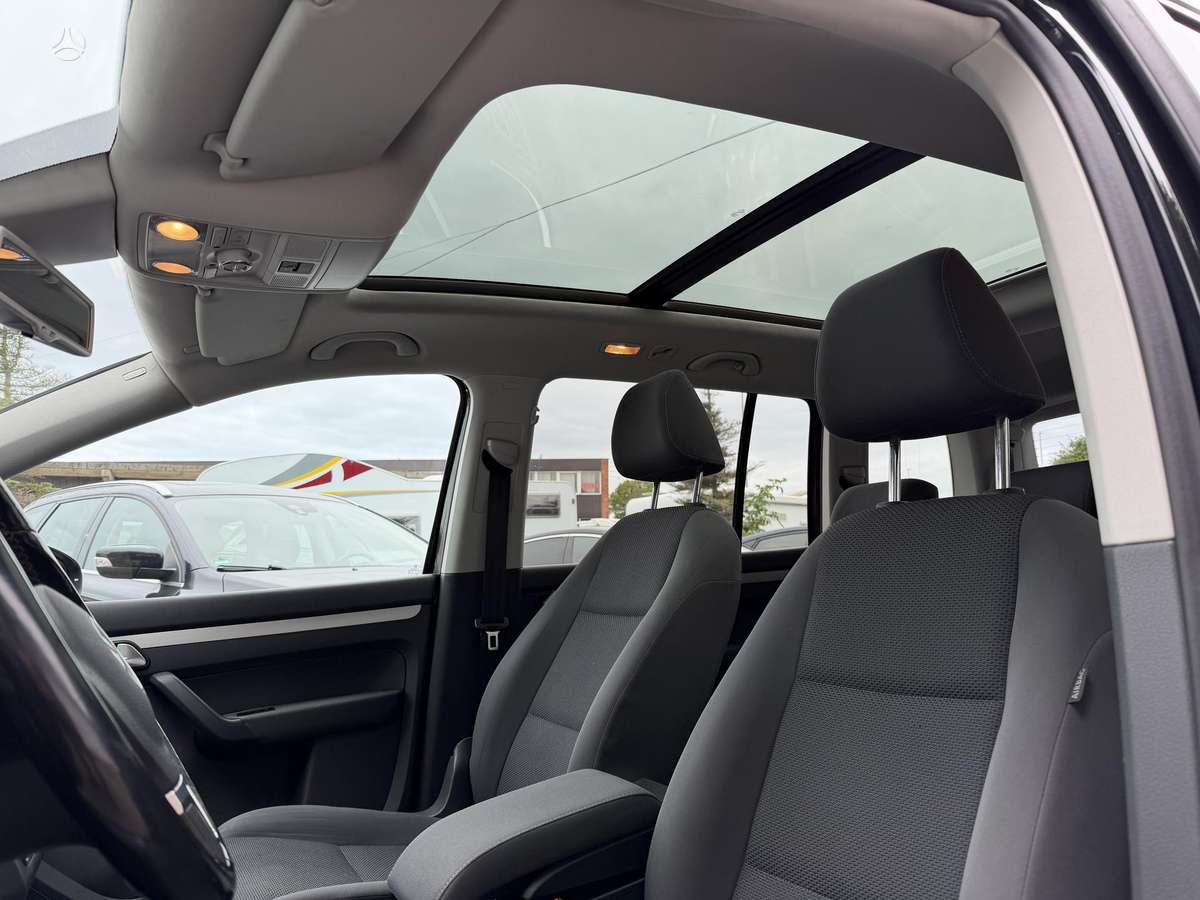 Volkswagen Touran 2012 — photo 13