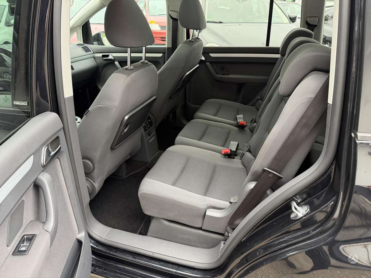 Volkswagen Touran 2012 — photo 14