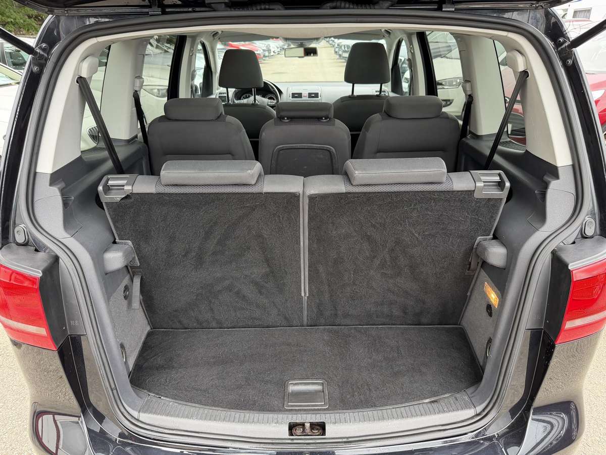 Volkswagen Touran 2012 — photo 15