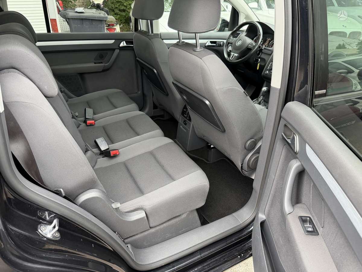 Volkswagen Touran 2012 — photo 17