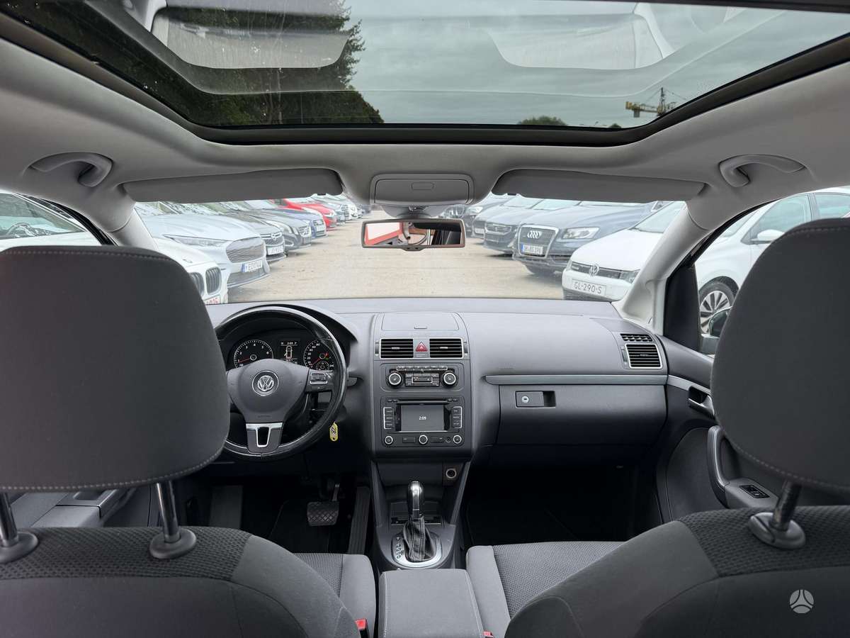Volkswagen Touran 2012 — photo 19