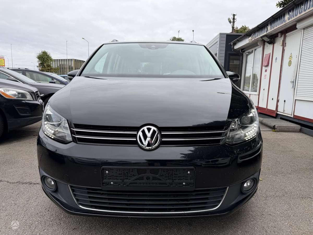 Volkswagen Touran 2012 — rear view