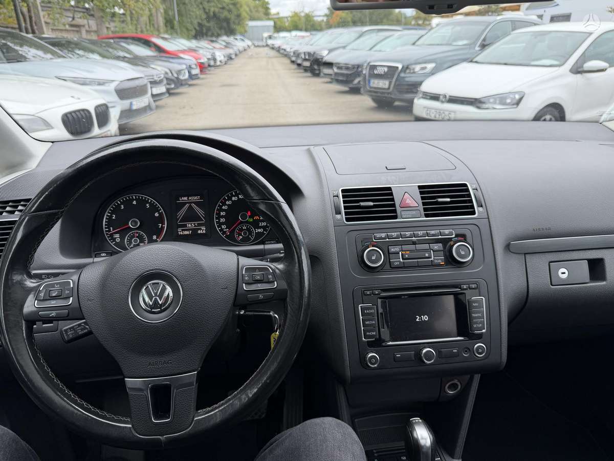 Volkswagen Touran 2012 — photo 21