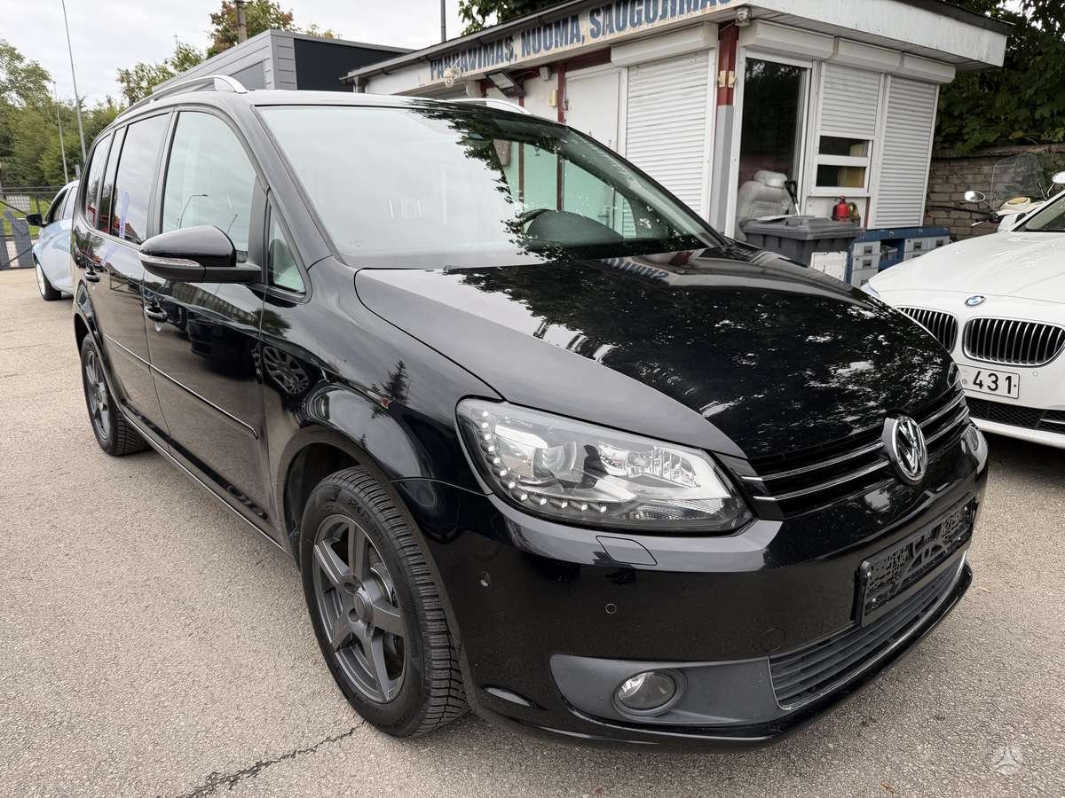 Volkswagen Touran 2012 — interior