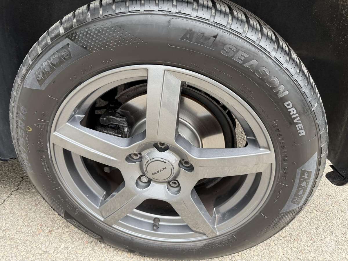 Volkswagen Touran 2012 — photo 8