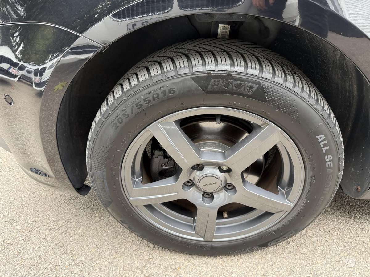 Volkswagen Touran 2012 — photo 9