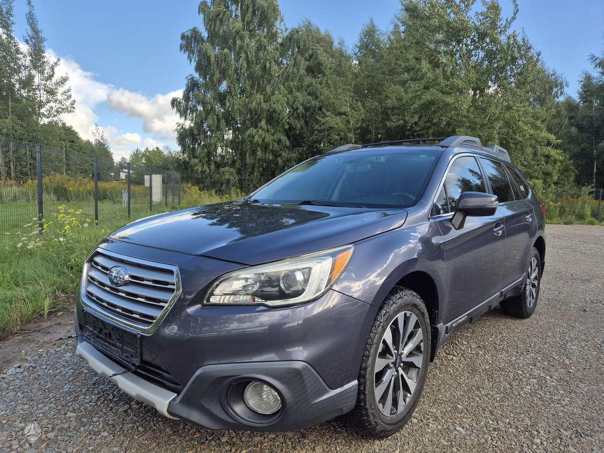 Subaru Outback 2015 — rear view