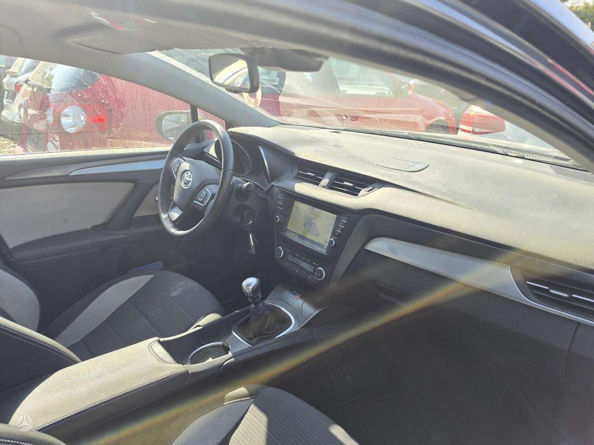 Toyota Avensis 2015 — photo 5