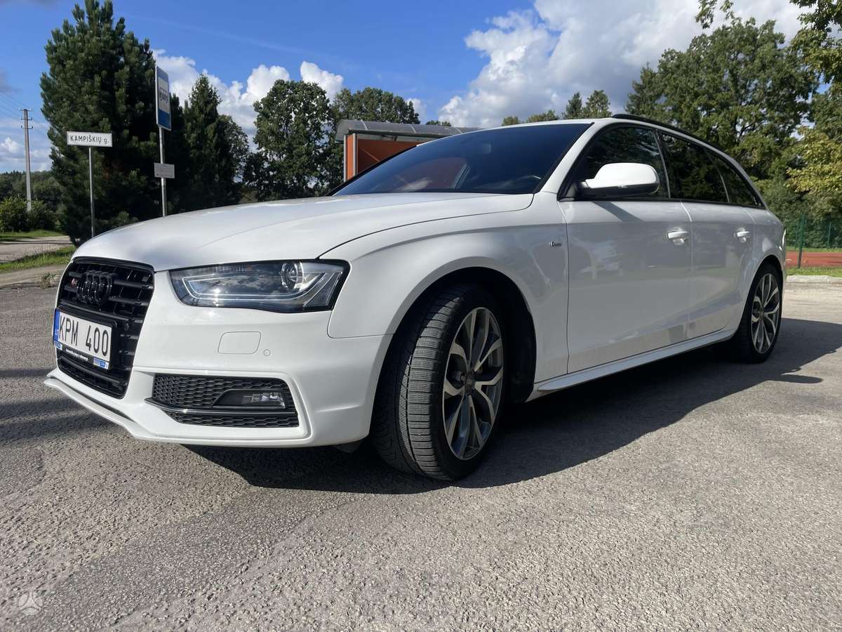 Audi A4 2015 — rear view