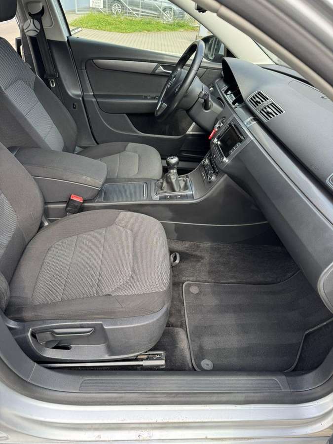 Volkswagen Passat 2012 — photo 12