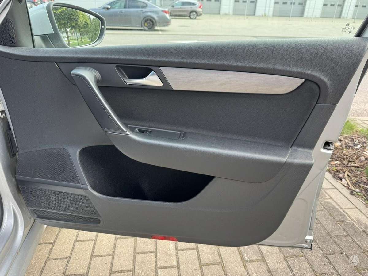 Volkswagen Passat 2012 — photo 13