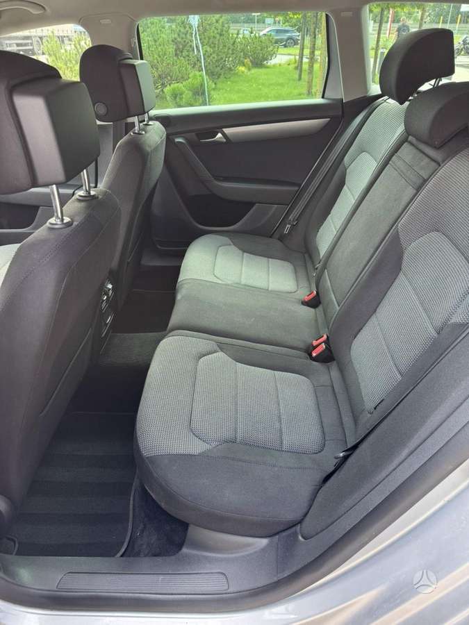 Volkswagen Passat 2012 — photo 16