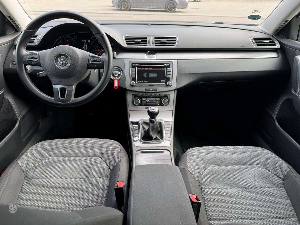 Volkswagen Passat 2012 — photo 6