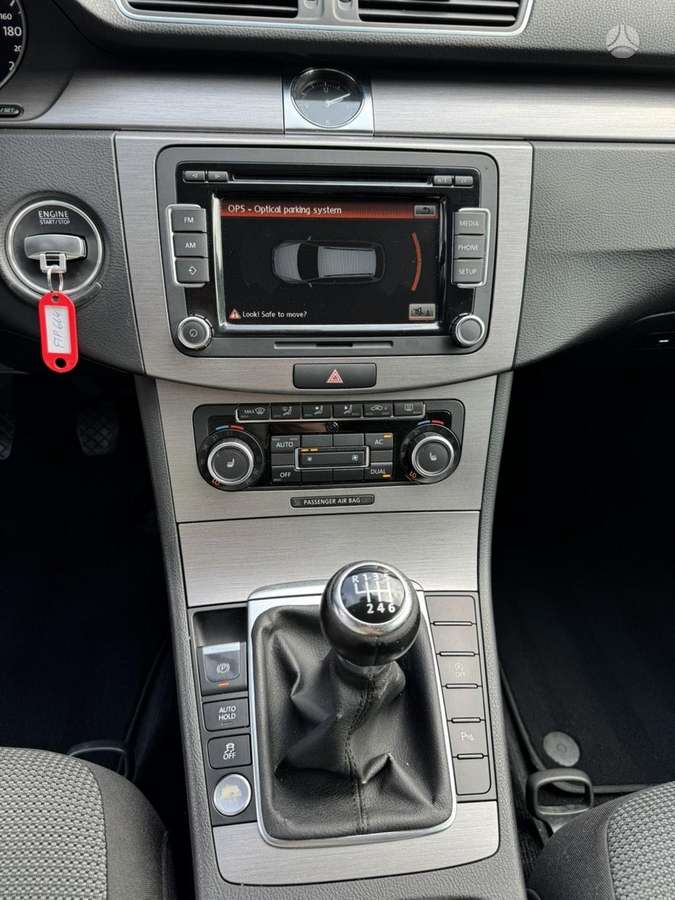 Volkswagen Passat 2012 — photo 7