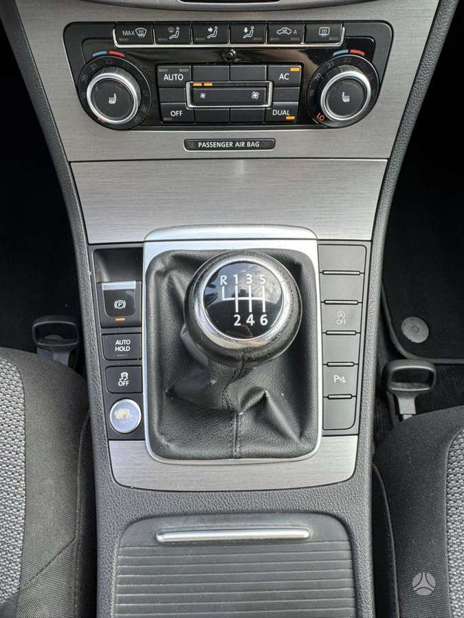 Volkswagen Passat 2012 — photo 8