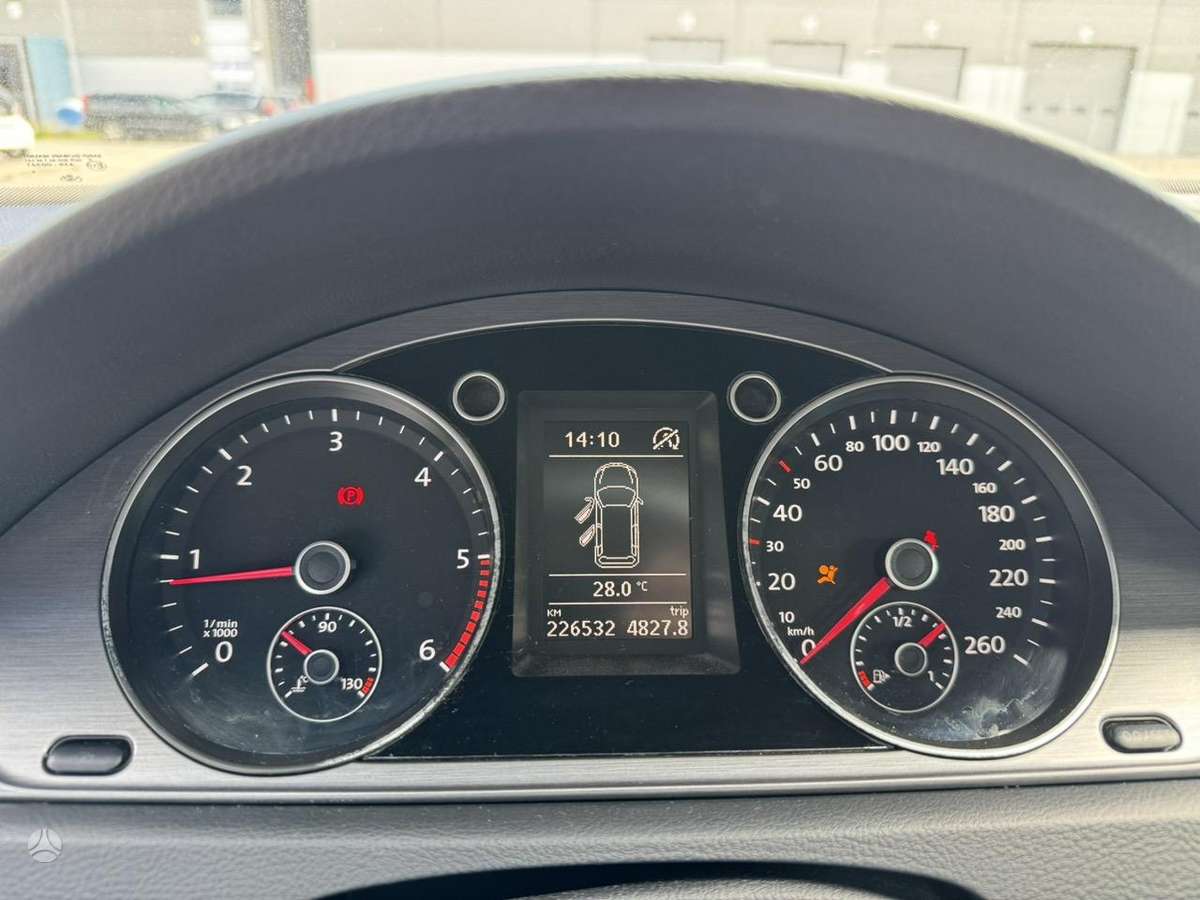 Volkswagen Passat 2012 — photo 9