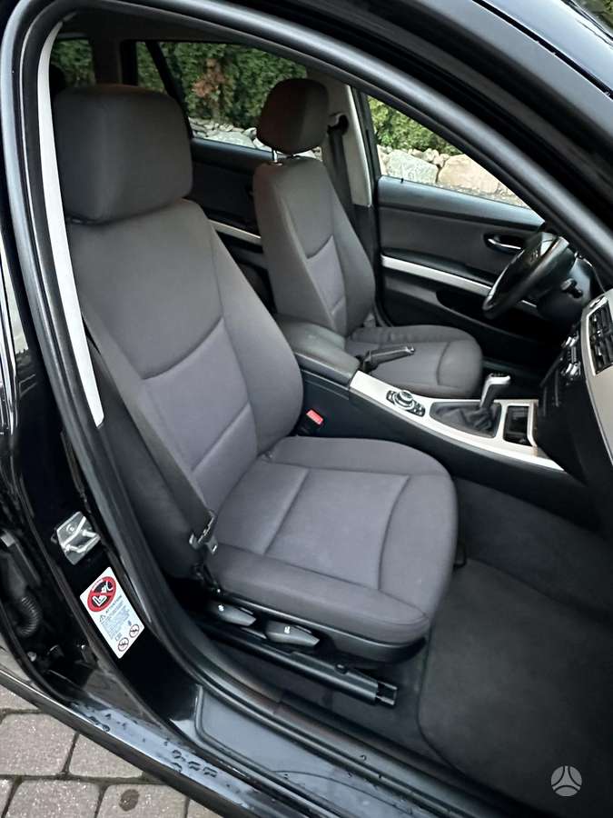 BMW 318 2011 — photo 13