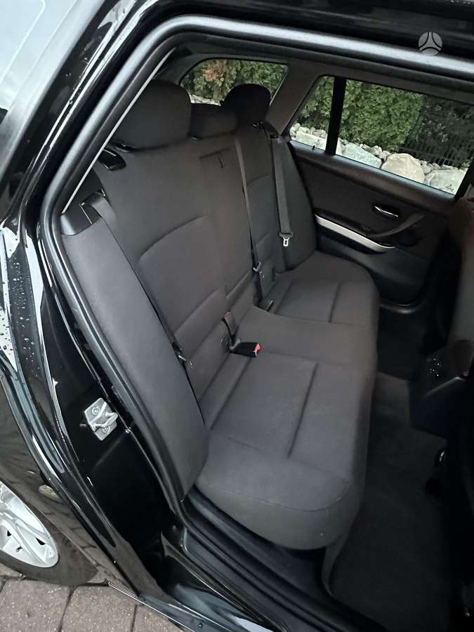 BMW 318 2011 — photo 15
