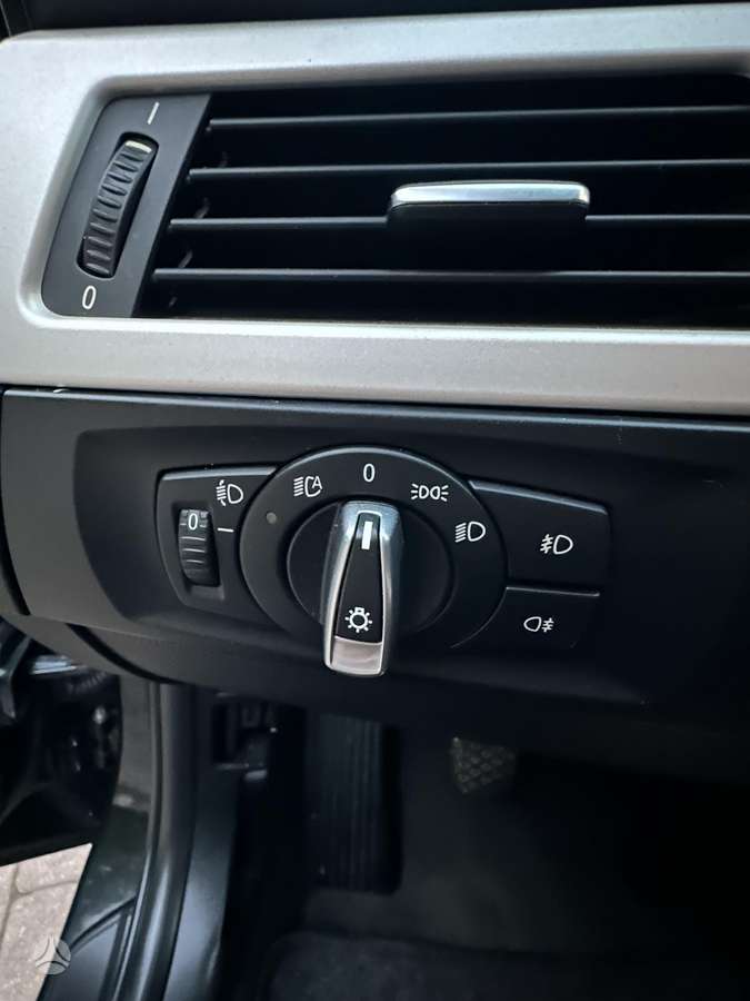BMW 318 2011 — photo 22