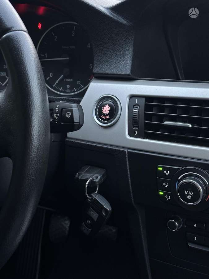 BMW 318 2011 — photo 23