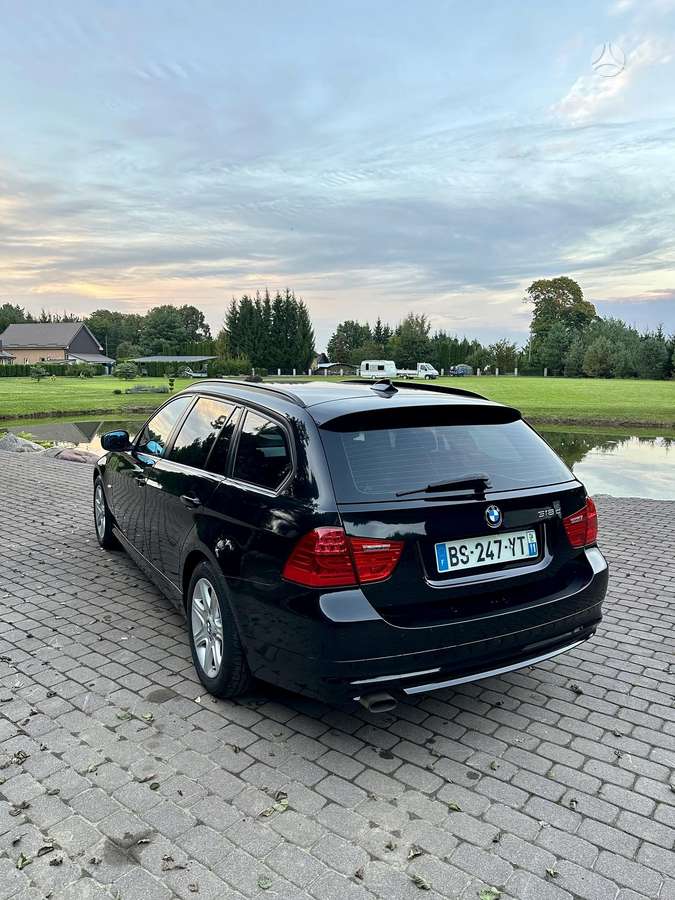 BMW 318 2011 — photo 6