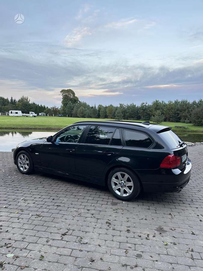 BMW 318 2011 — photo 7