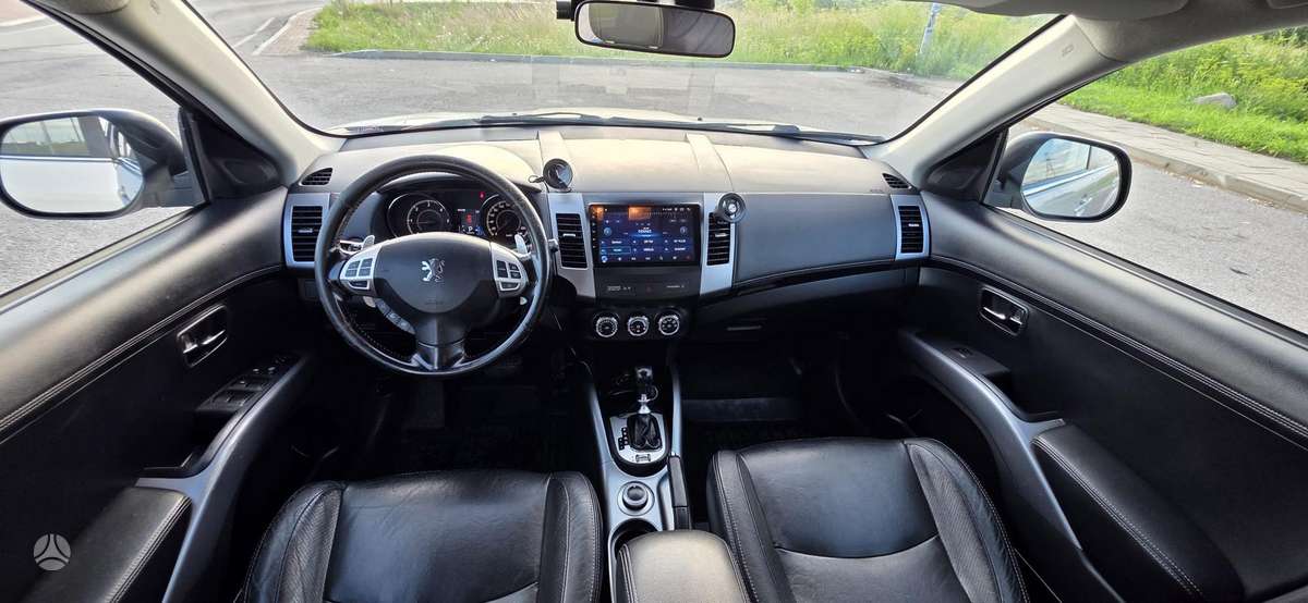 Peugeot 4007 2010 — interior