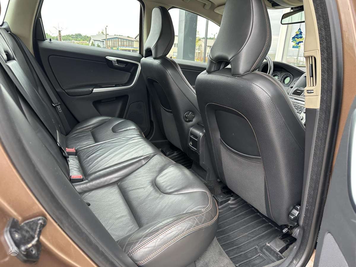 Volvo XC60 2009 — photo 10