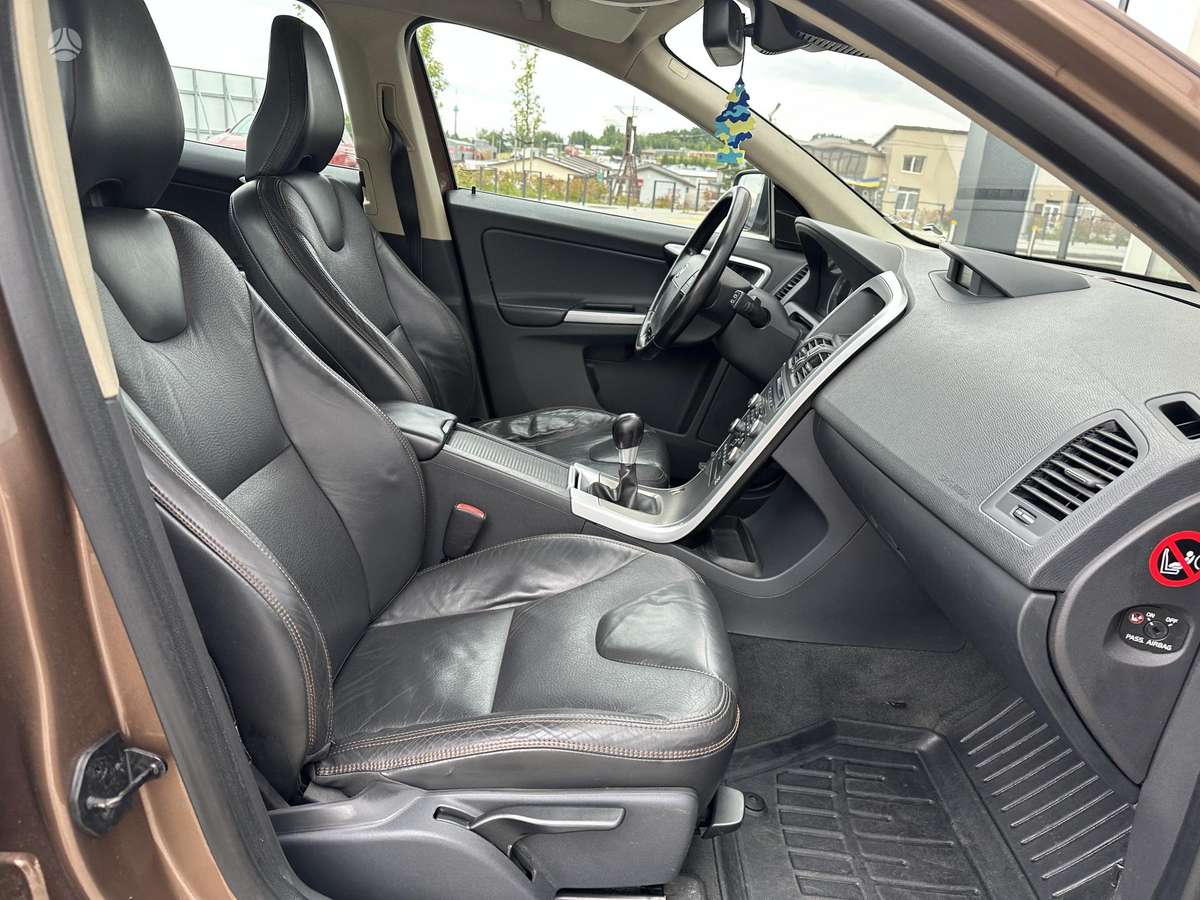 Volvo XC60 2009 — photo 11