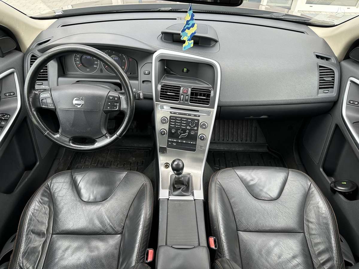 Volvo XC60 2009 — photo 13
