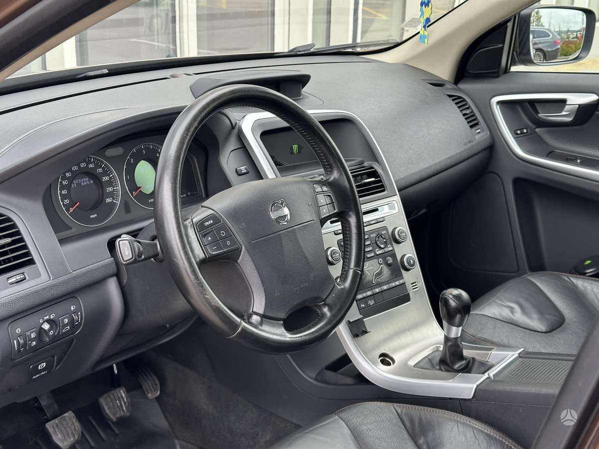 Volvo XC60 2009 — photo 7