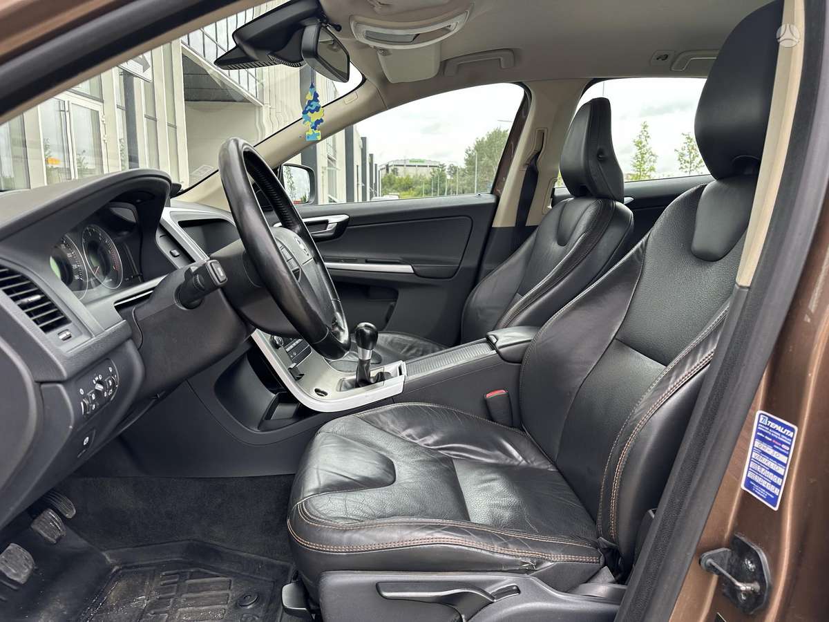 Volvo XC60 2009 — photo 8