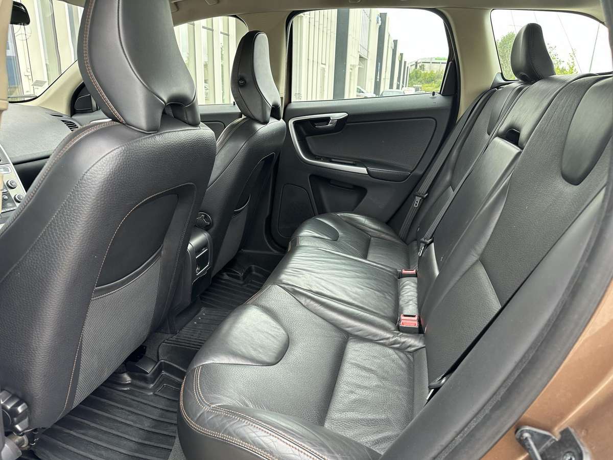 Volvo XC60 2009 — photo 9