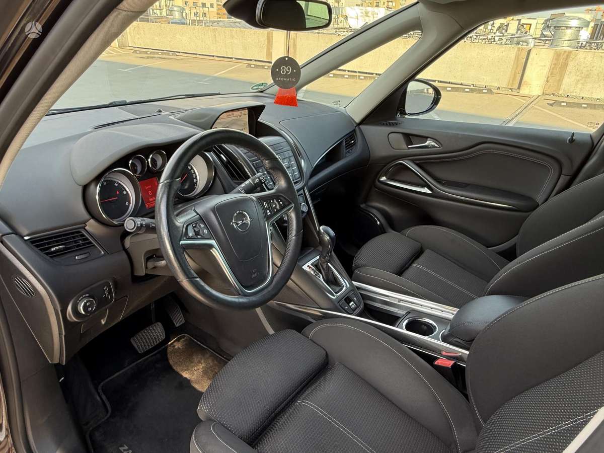 Opel Zafira 2012 — photo 10