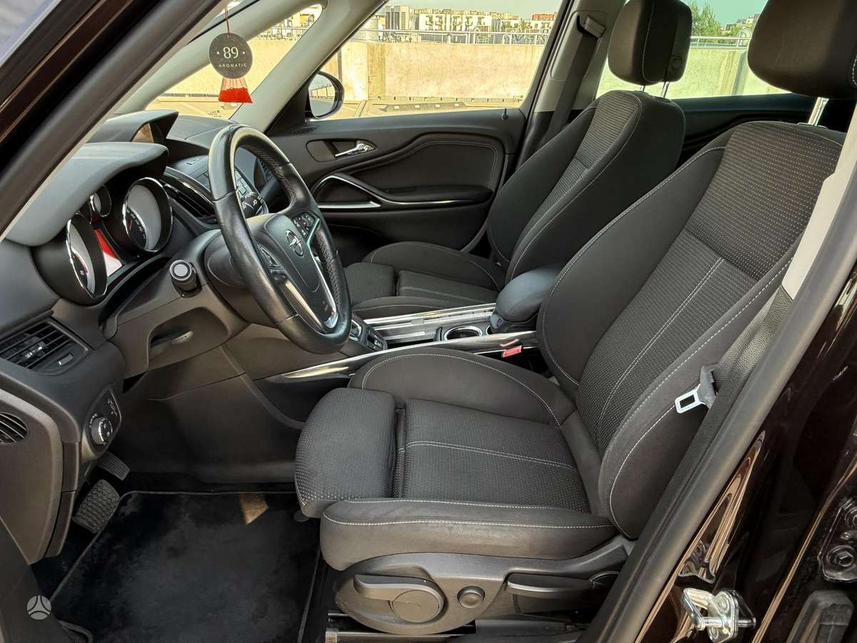 Opel Zafira 2012 — photo 11