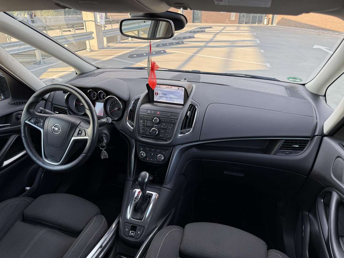 Opel Zafira 2012 — photo 14