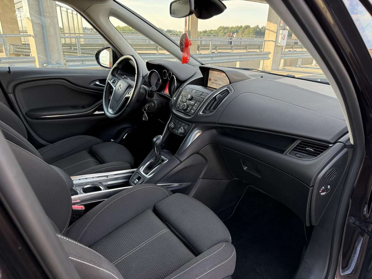 Opel Zafira 2012 — photo 15