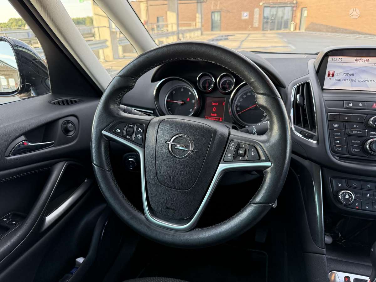 Opel Zafira 2012 — photo 16