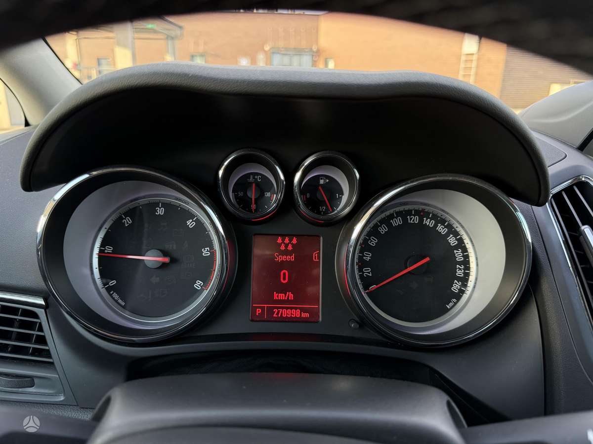 Opel Zafira 2012 — photo 17