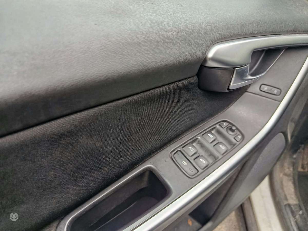 Volvo XC60 2010 — photo 10