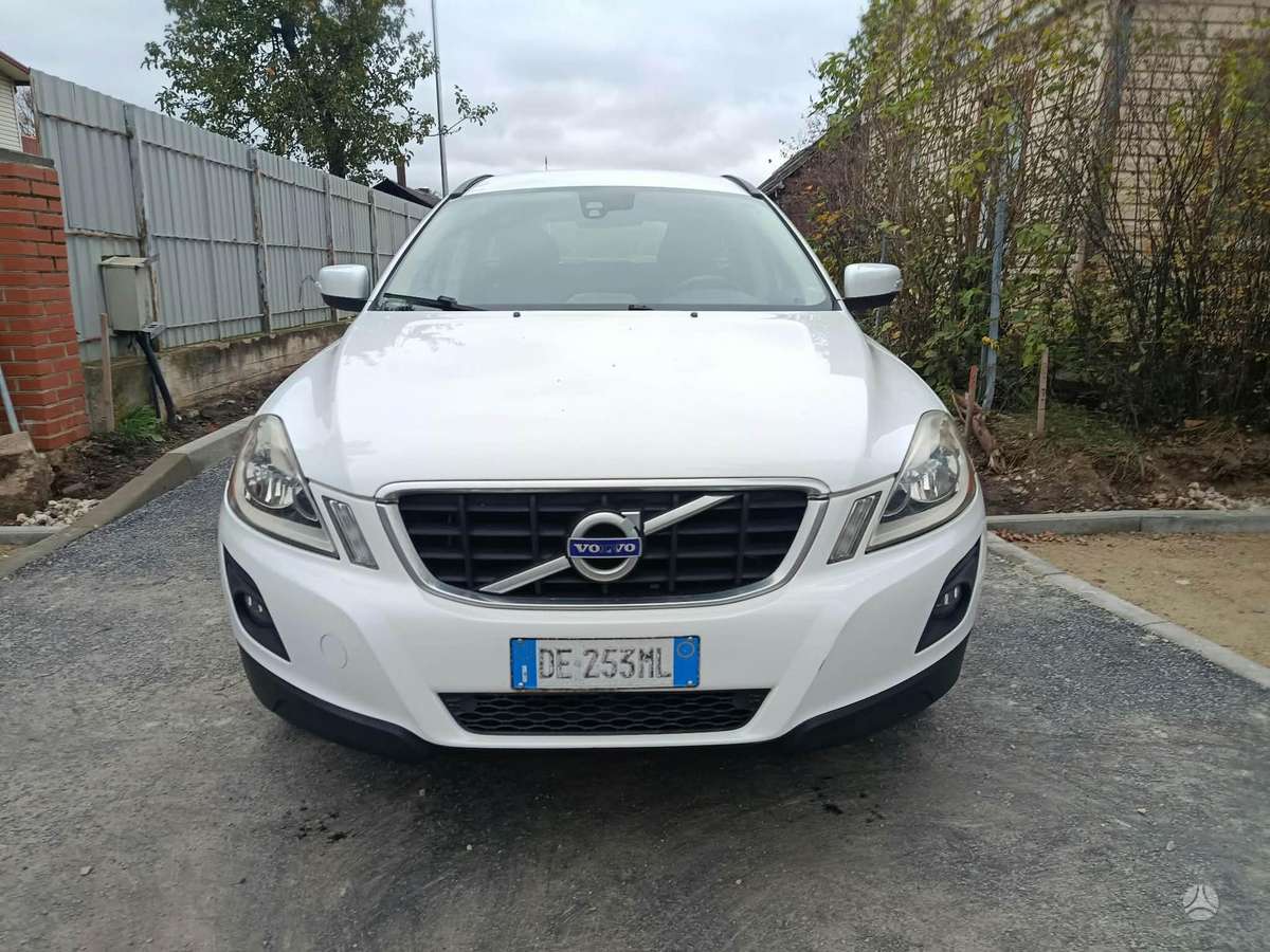 Volvo XC60 2010 — engine 2400 cm³, 185 HP (136kW)