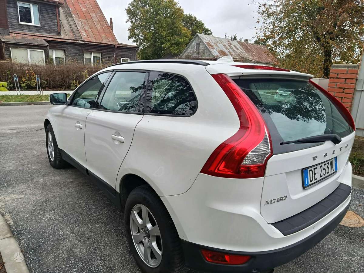 Volvo XC60 2010 — photo 5
