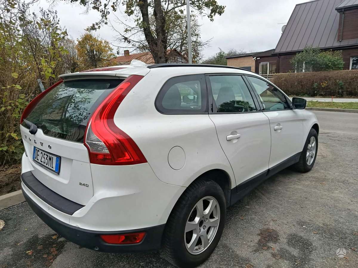 Volvo XC60 2010 — photo 6