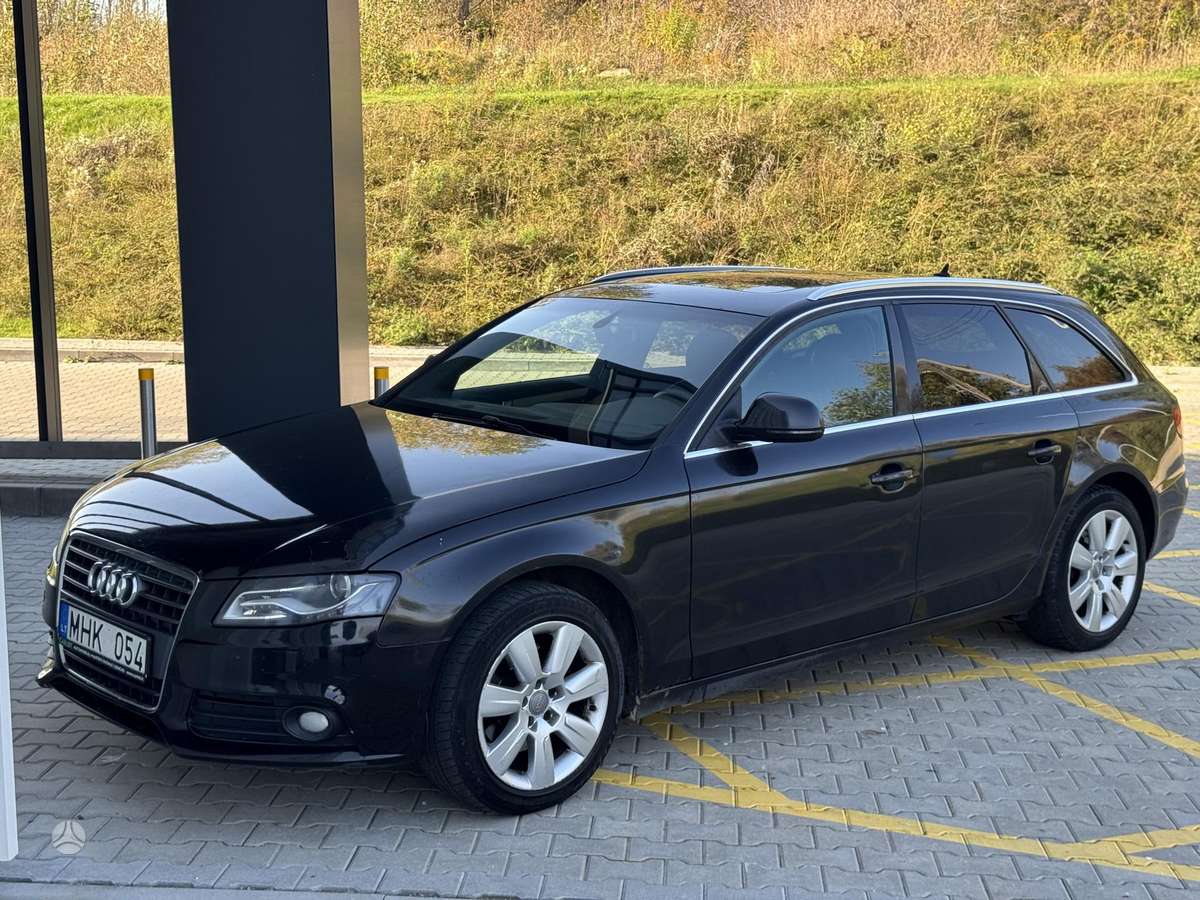 Audi A4 2010 — rear view