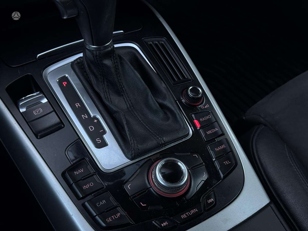Audi A4 2010 — photo 6